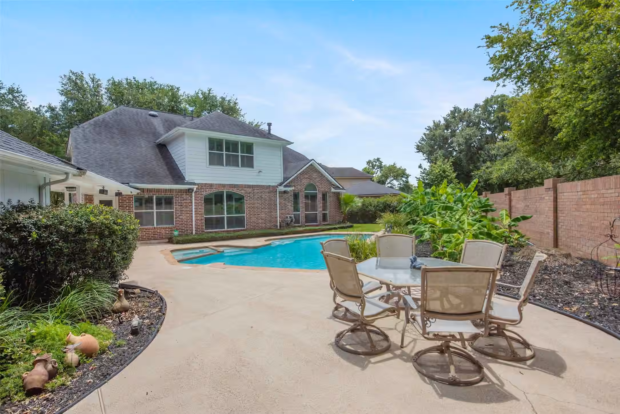 Photo 5 of 1303 Red Oak Court, Sugar Land, TX