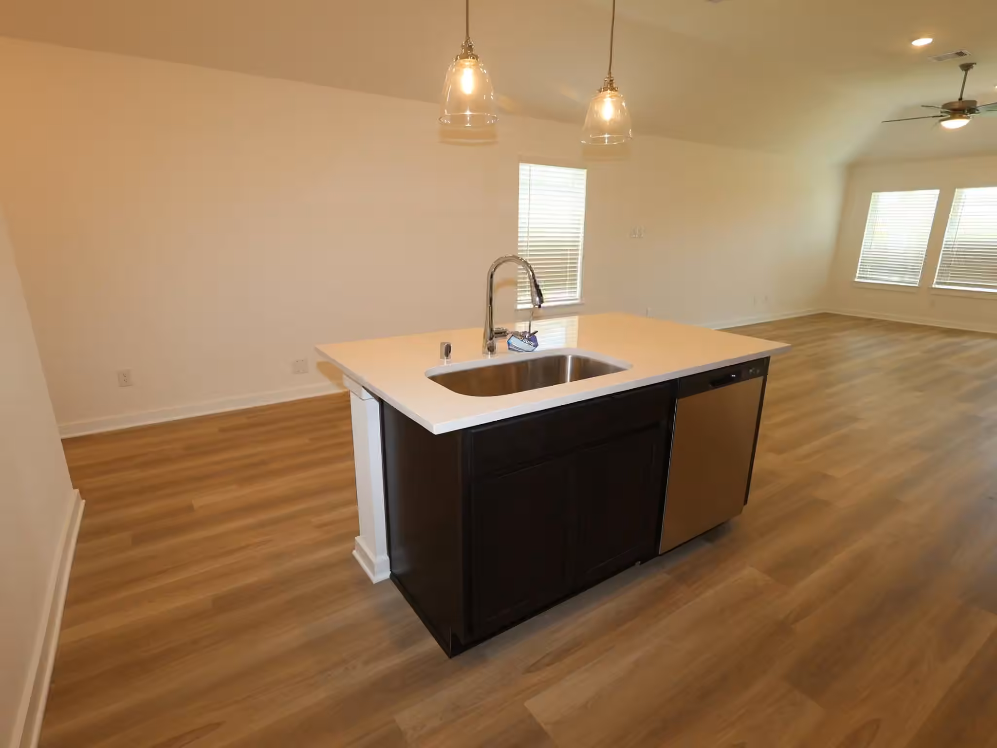 Photo 5 of 1058 Garnet Star Drive, La Marque, TX