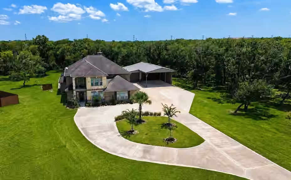 Photo 3 of 31911 Redfish Trail, Richwood, TX