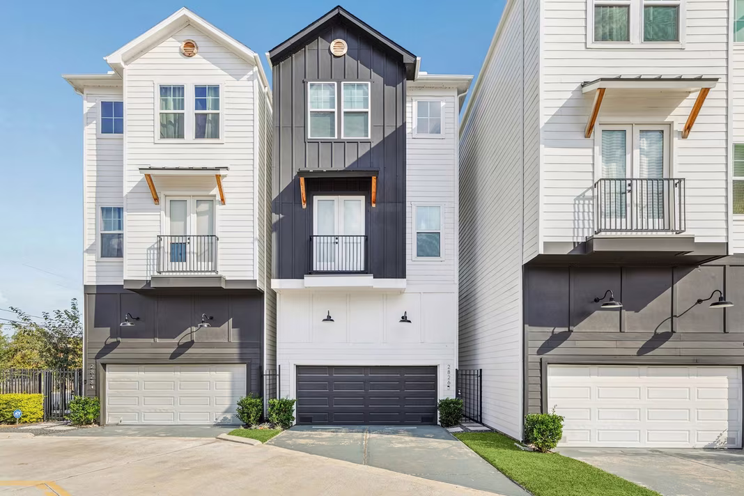 Photo 2 of 2826 Versailles Oak Lane, Houston, TX