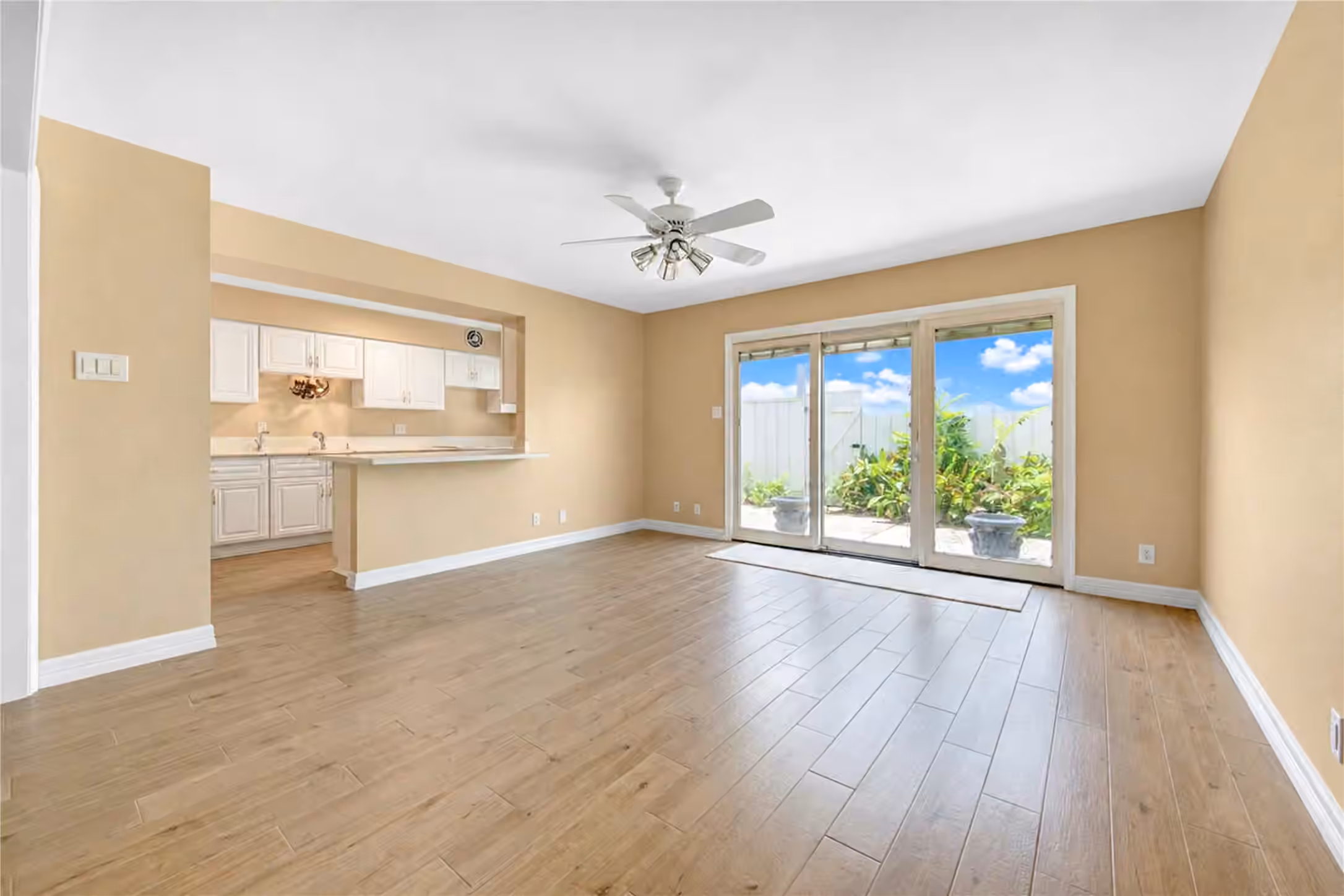 Photo 6 of 12710 Huntingwick Drive 121, Houston, TX