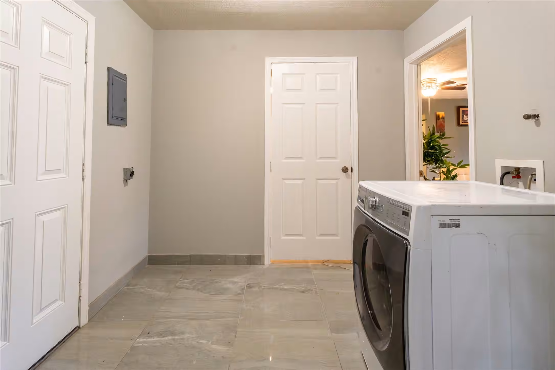 Photo 7 of 8438 Sonneville Drive, Houston, TX