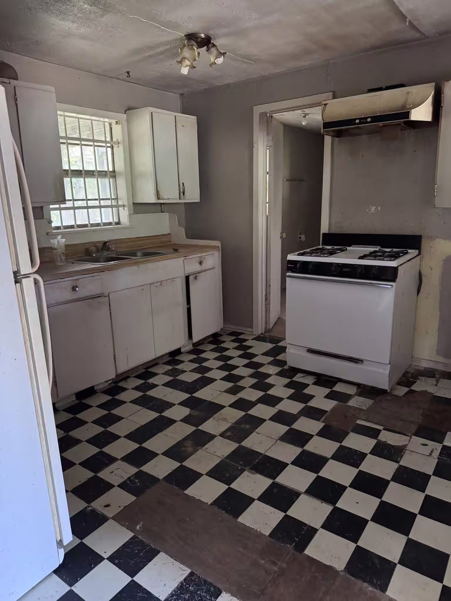 Photo 5 of 13015 Woody Road, Brookside, TX