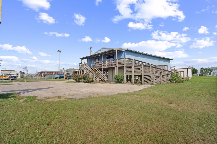 Photo 2 of 990 S Alma Road, Crystal Beach, TX