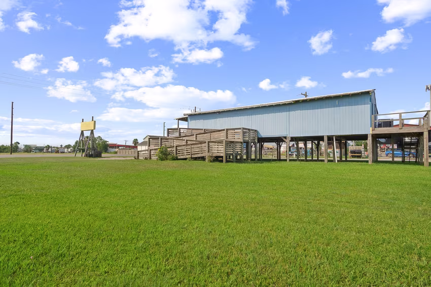 Photo 3 of 990 S Alma Road, Crystal Beach, TX