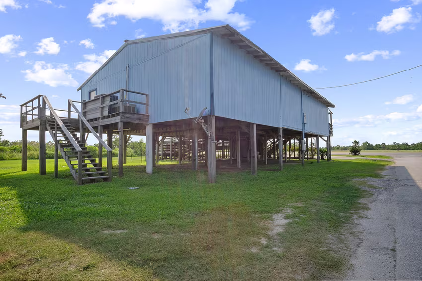 Photo 5 of 990 S Alma Road, Crystal Beach, TX