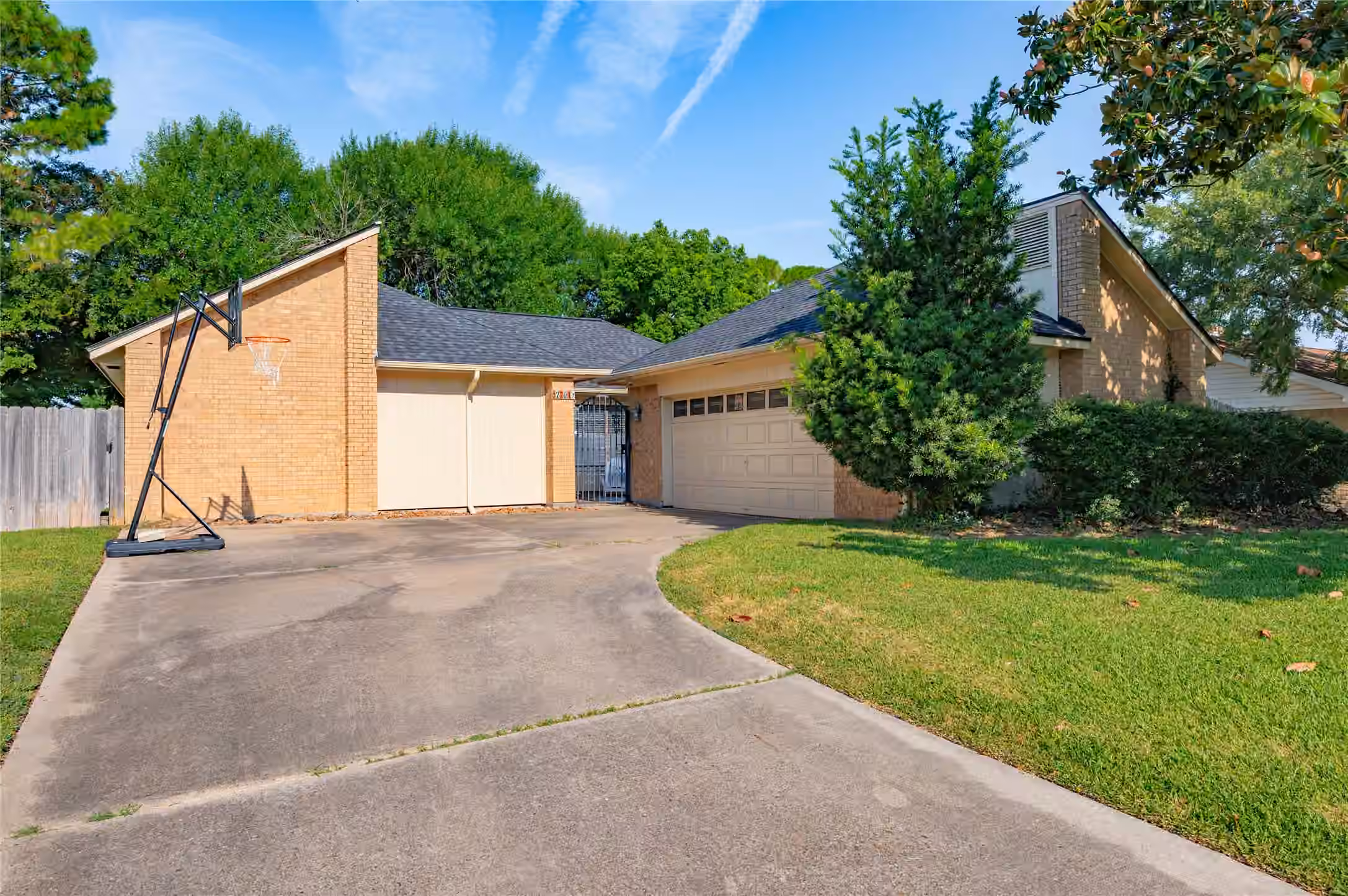 Photo 3 of 2701 20th Street N, Texas City, TX