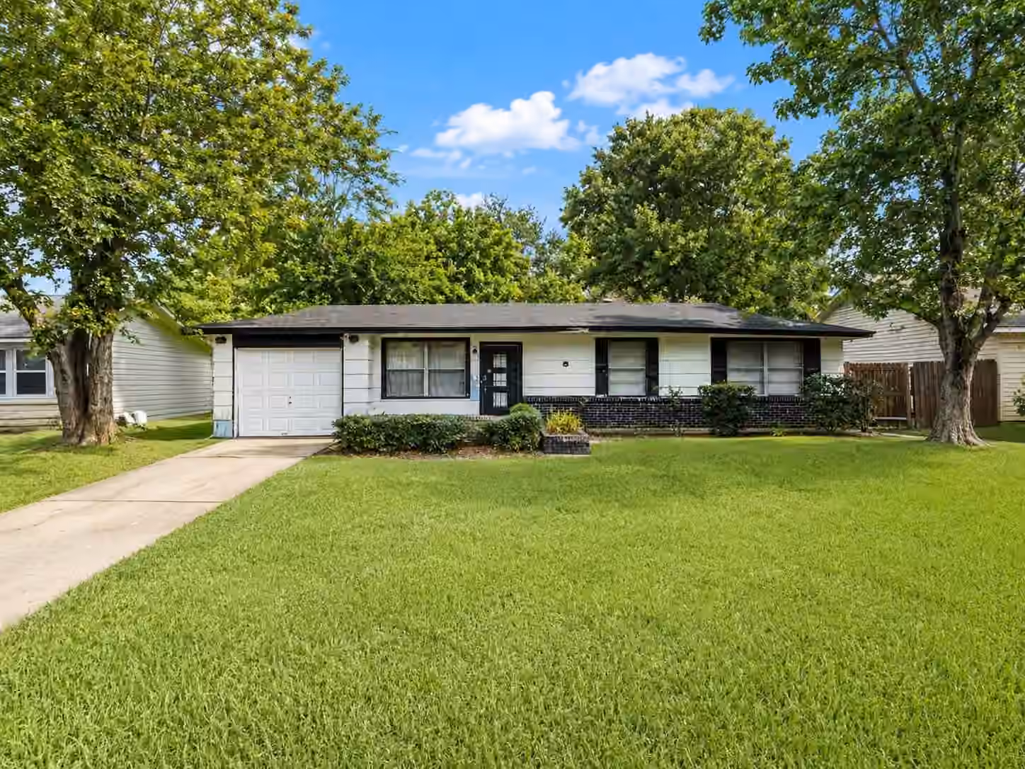 Photo of 5935 Glenhurst Drive, Houston, TX 77033