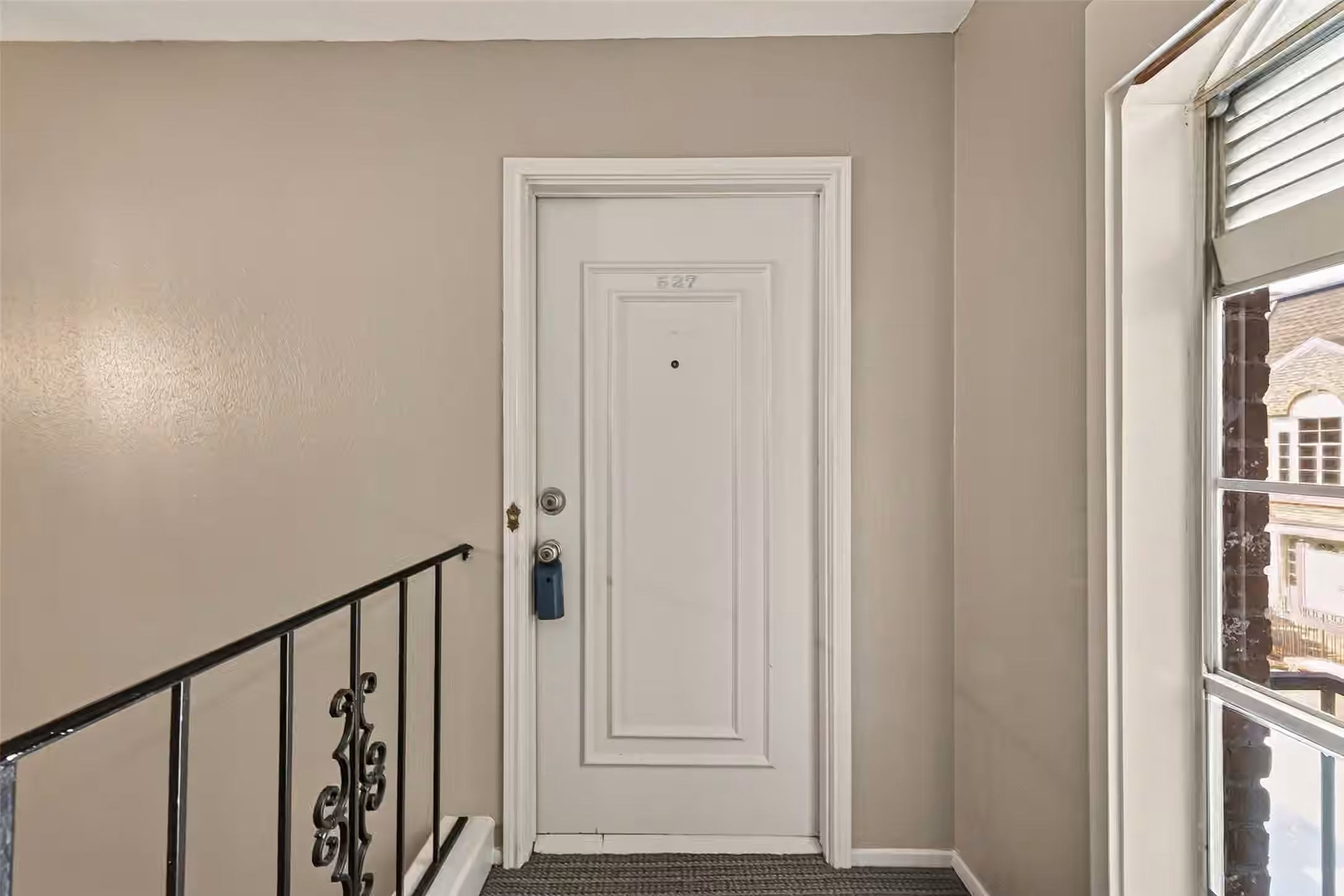 Photo 3 of 527 N Post Oak Lane 527, Houston, TX