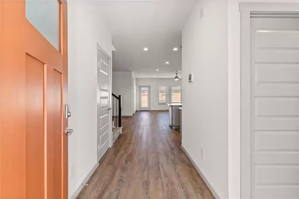 Photo 4 of 29318 Hoelzen Hollow Drive, Katy, TX