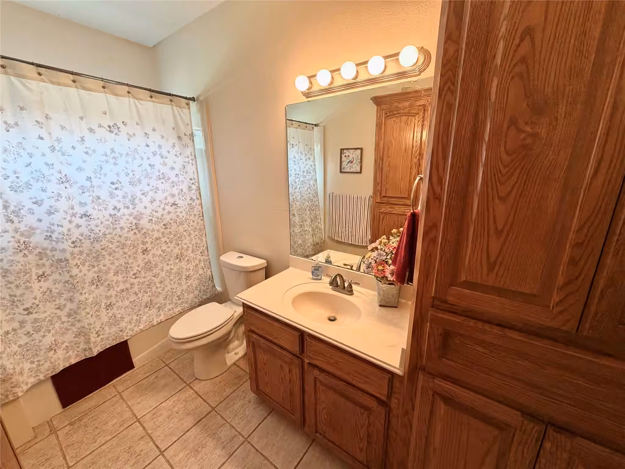 Photo 5 of 1113 Enchanted Oaks Drive, Angleton, TX