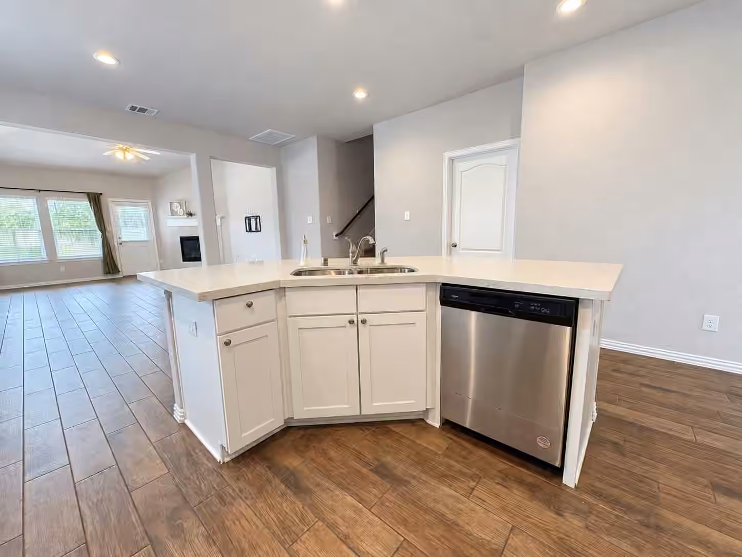 Photo 3 of 140 Kelly Street, Angleton, TX