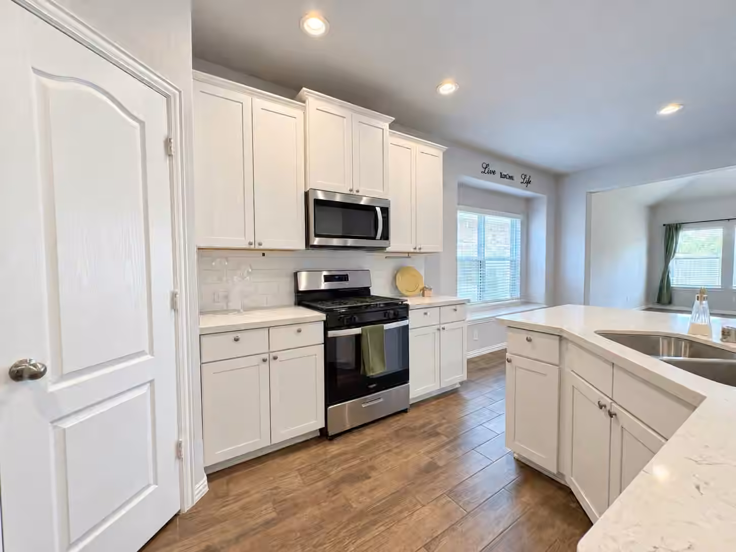 Photo 4 of 140 Kelly Street, Angleton, TX