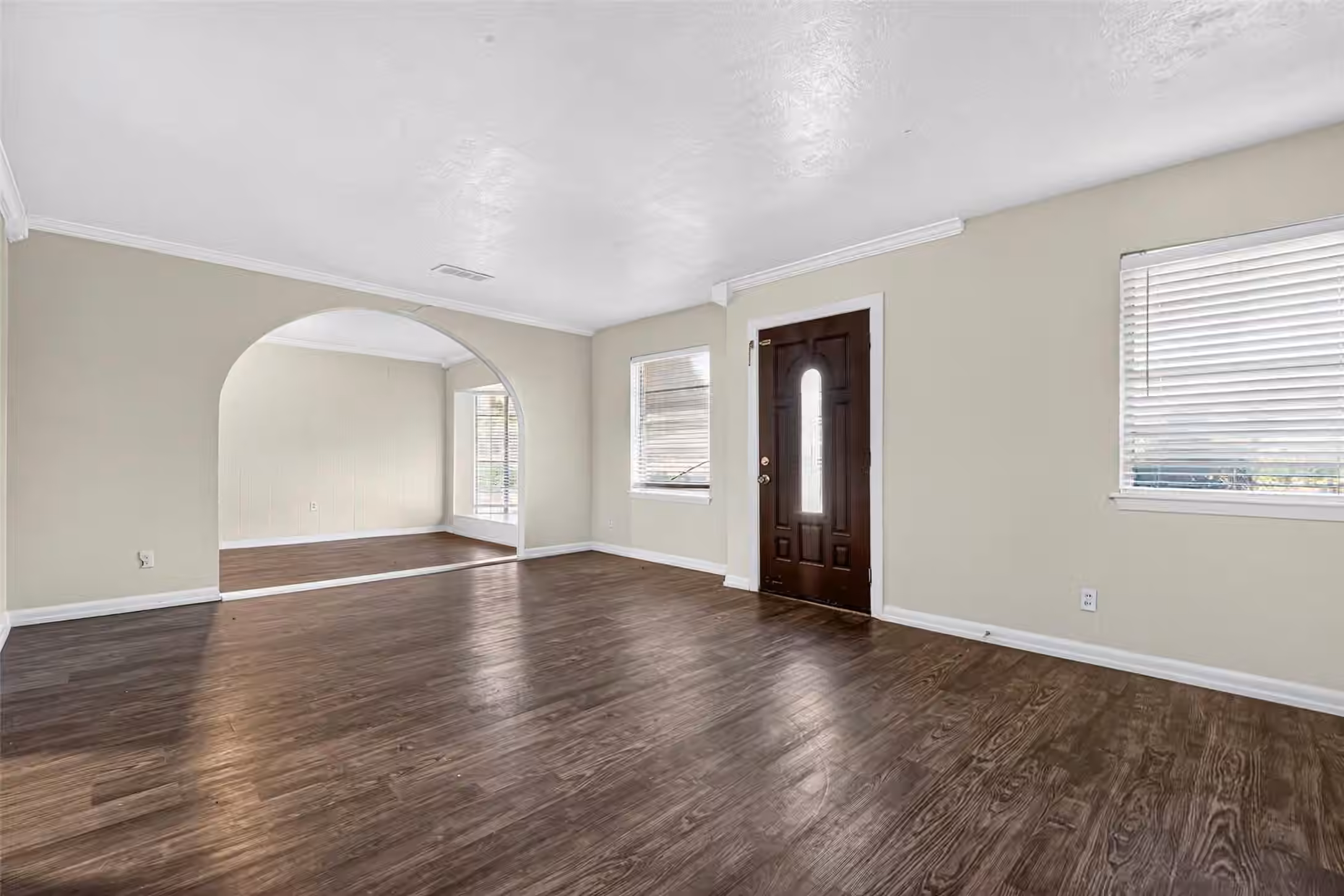 Photo 4 of 3010 Groton Drive, Houston, TX