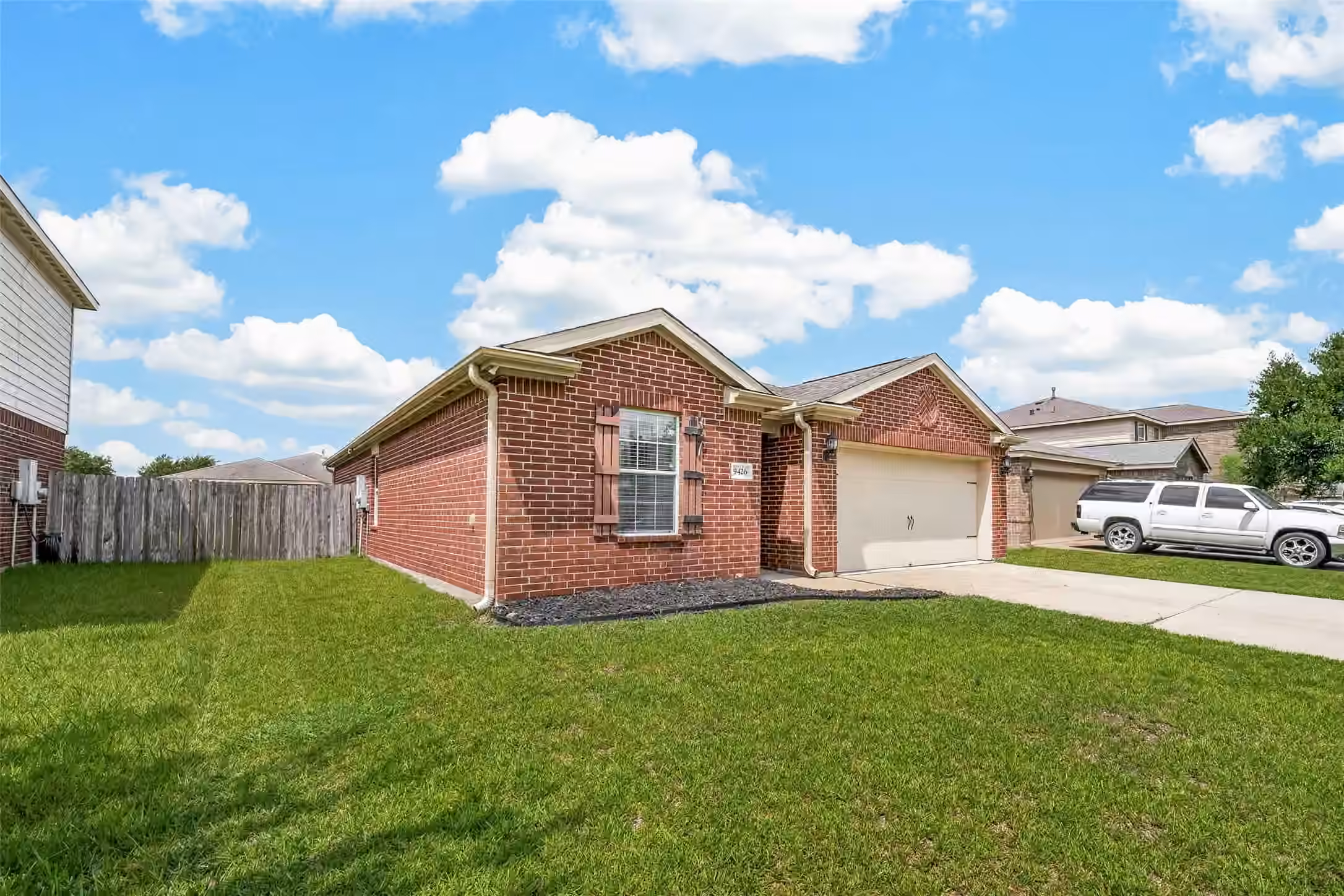 Photo 2 of 9426 Peridot Green Drive, Rosharon, TX