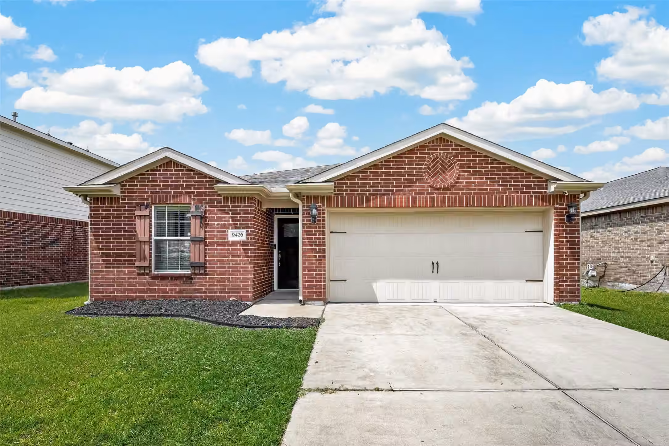 Photo 3 of 9426 Peridot Green Drive, Rosharon, TX