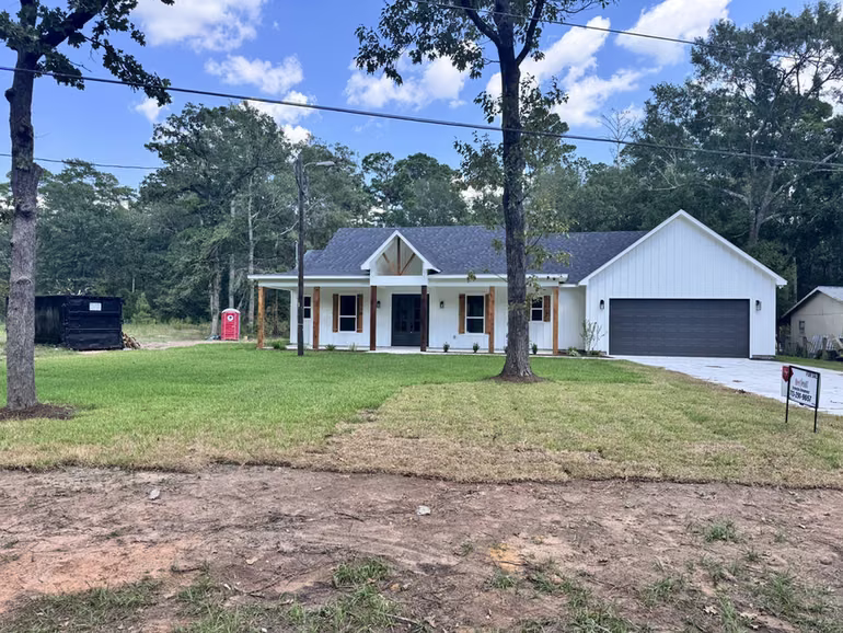 Photo of 17039 E Hollyhill Dr, Plantersville, TX