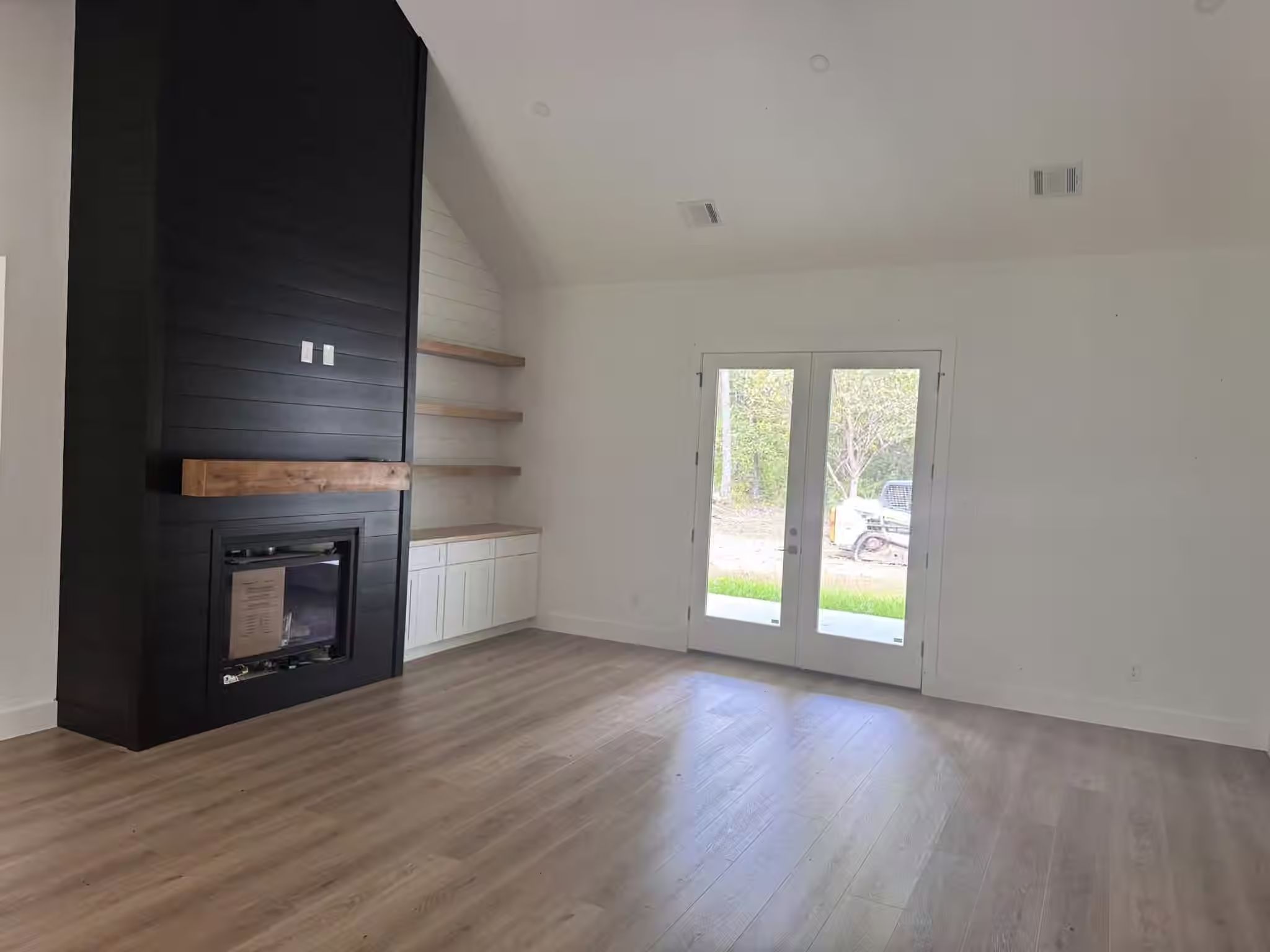 Photo 3 of 17039 E Hollyhill Dr, Plantersville, TX