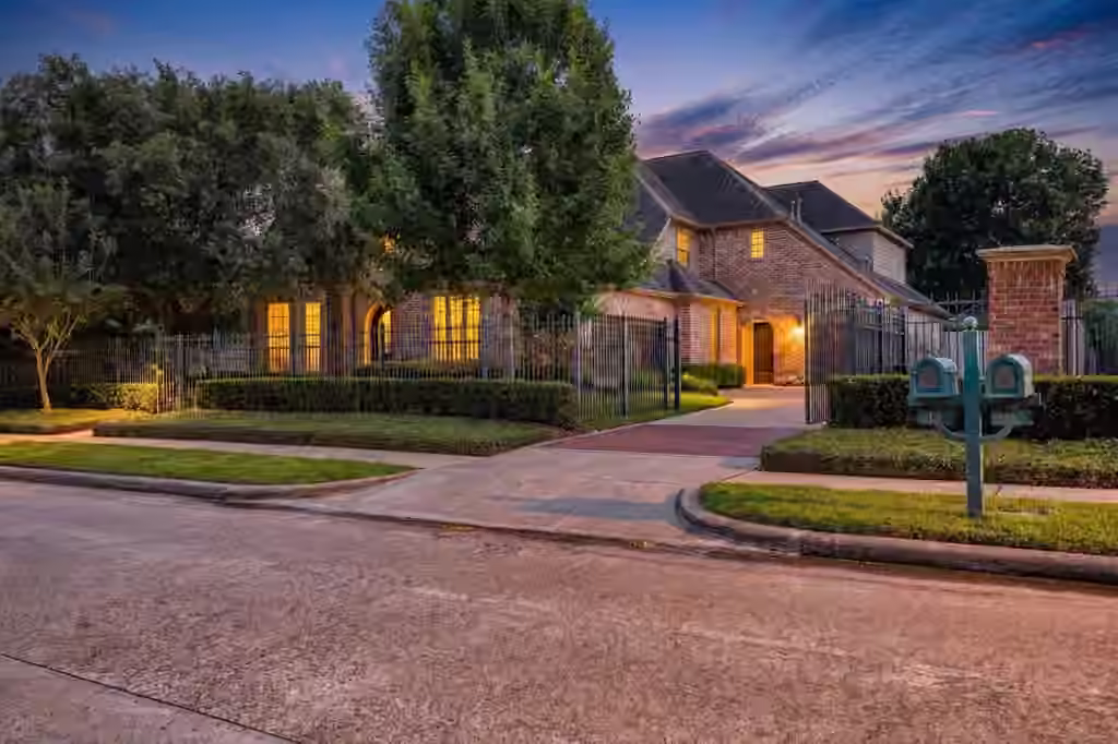 Photo of 18 Waters Lake Boulevard, Missouri City, TX