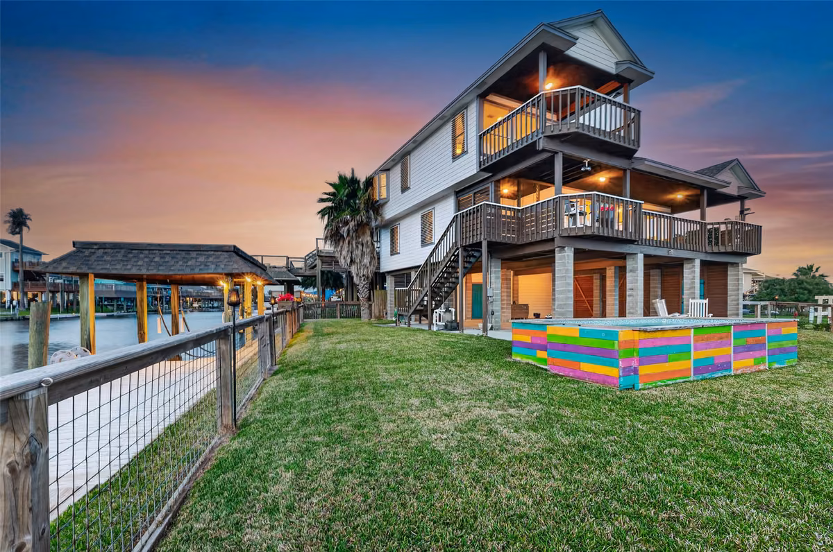 Photo of 925 Bonita Street, Bayou Vista, TX 77563
