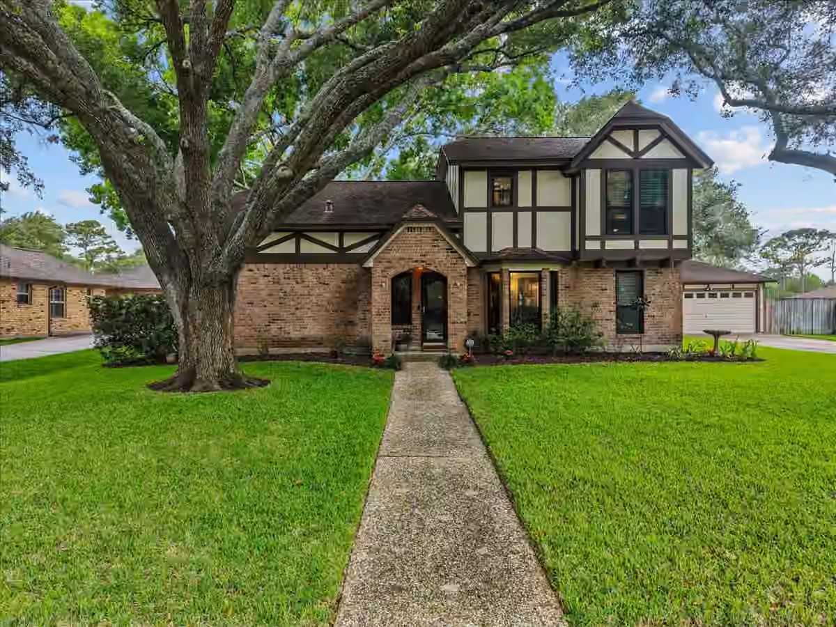 Photo of 1810 Hunt Drive, Friendswood, TX