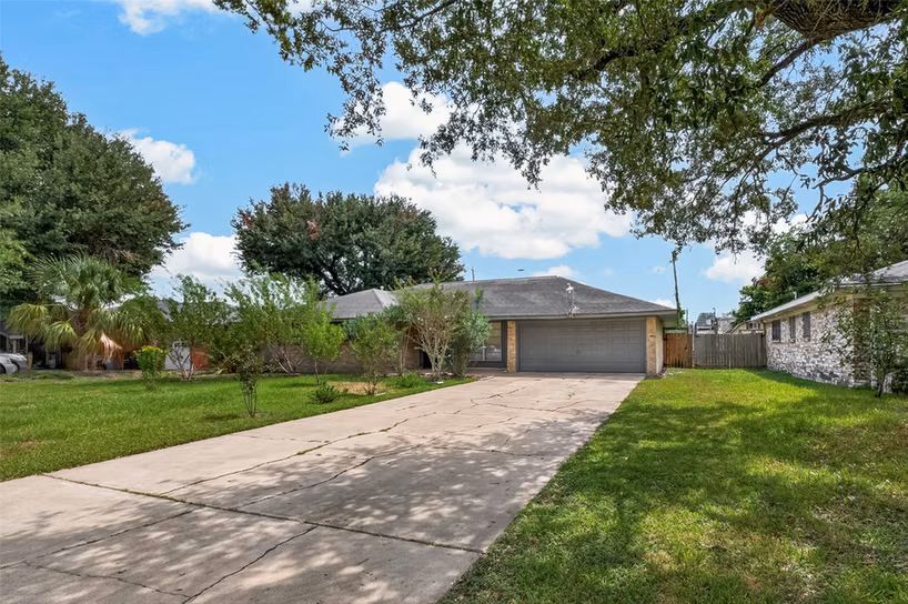 Photo of 6027 De Moss Drive, Houston, TX 77081