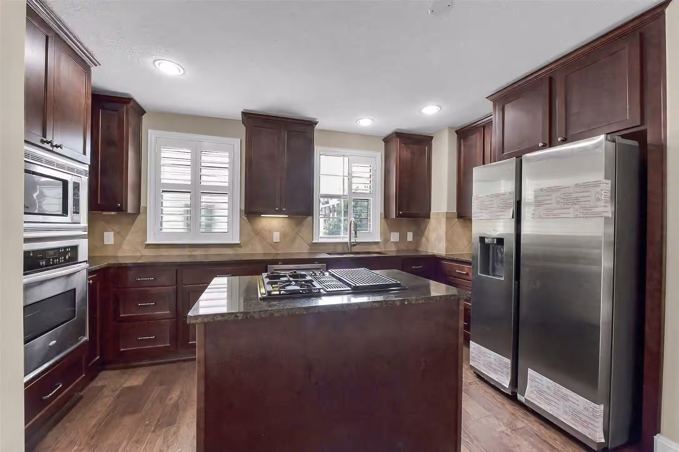 Photo 2 of 905 Garden Oaks Trace, Houston, TX