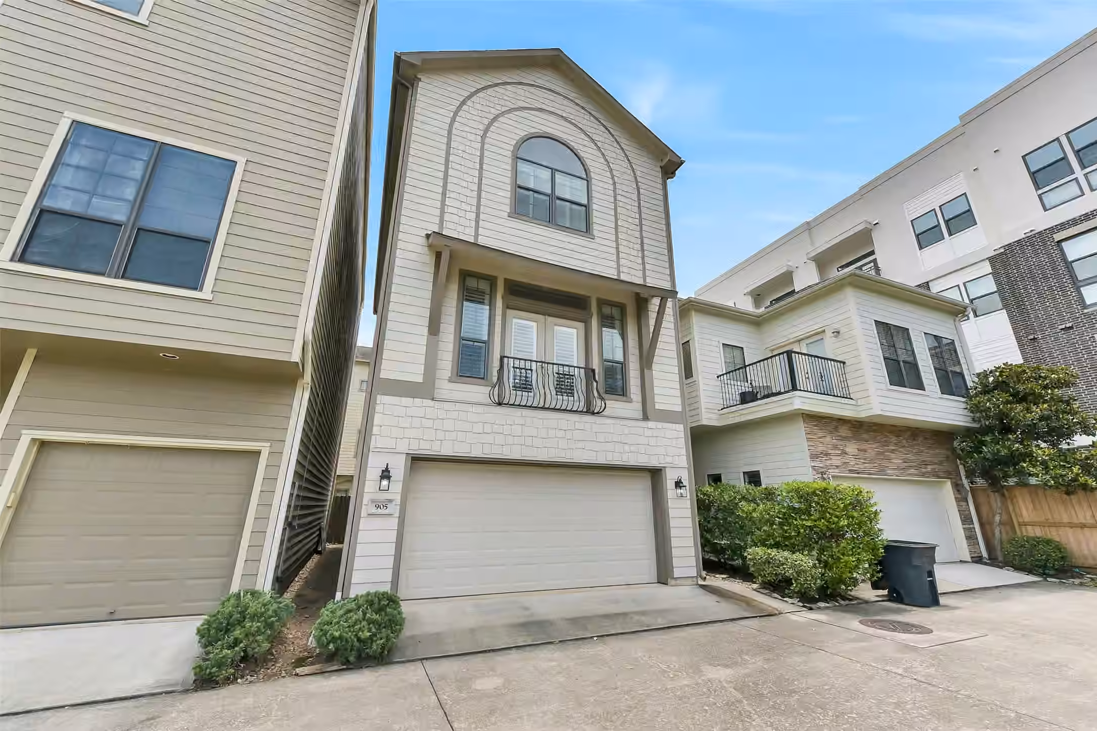 Photo 5 of 905 Garden Oaks Trace, Houston, TX