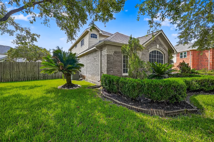 Photo 3 of 4722 Plato Park Drive, Sugar Land, TX