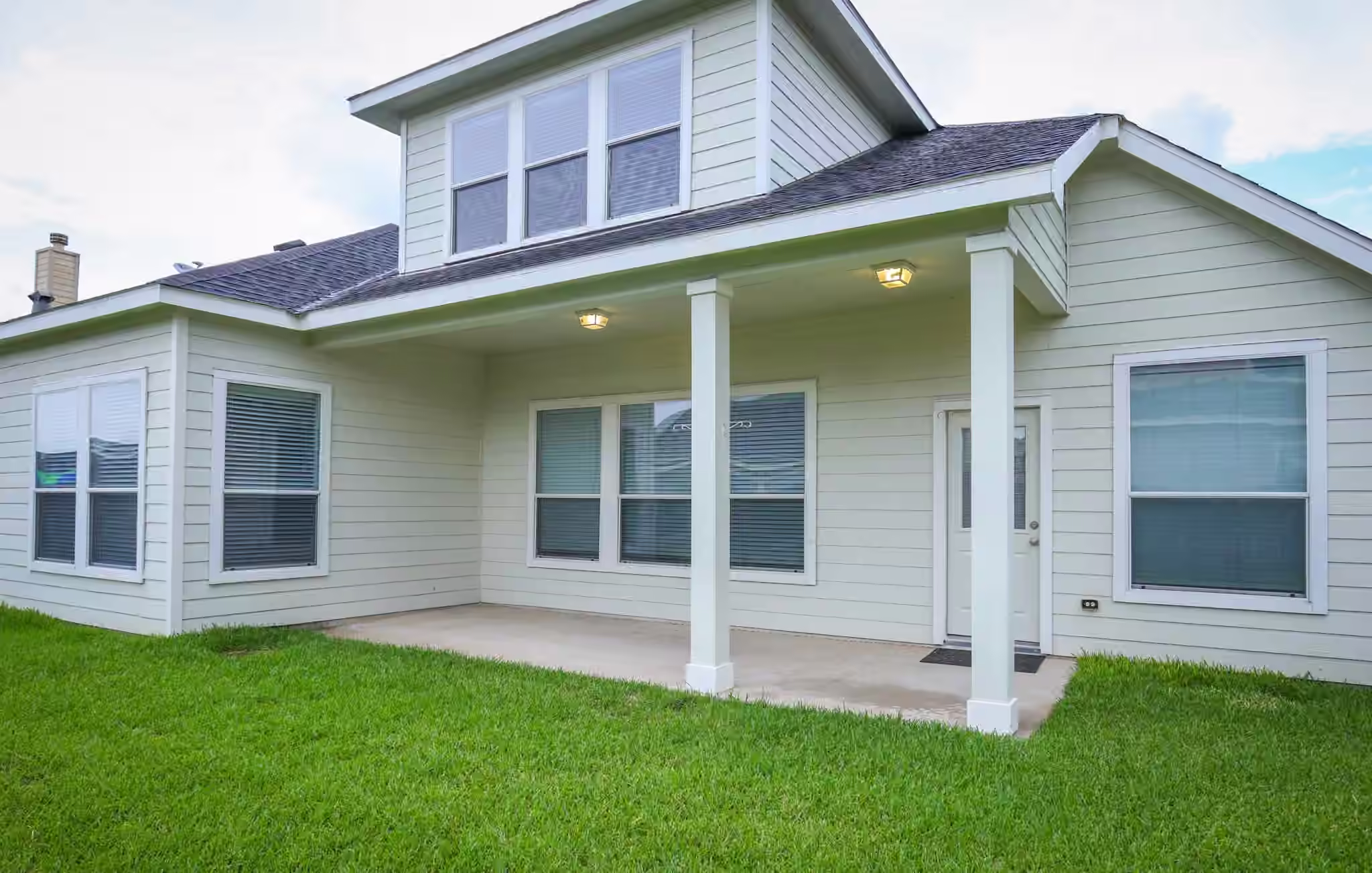 Photo 3 of 8802 Rocky Knoll Lane, Rosenberg, TX