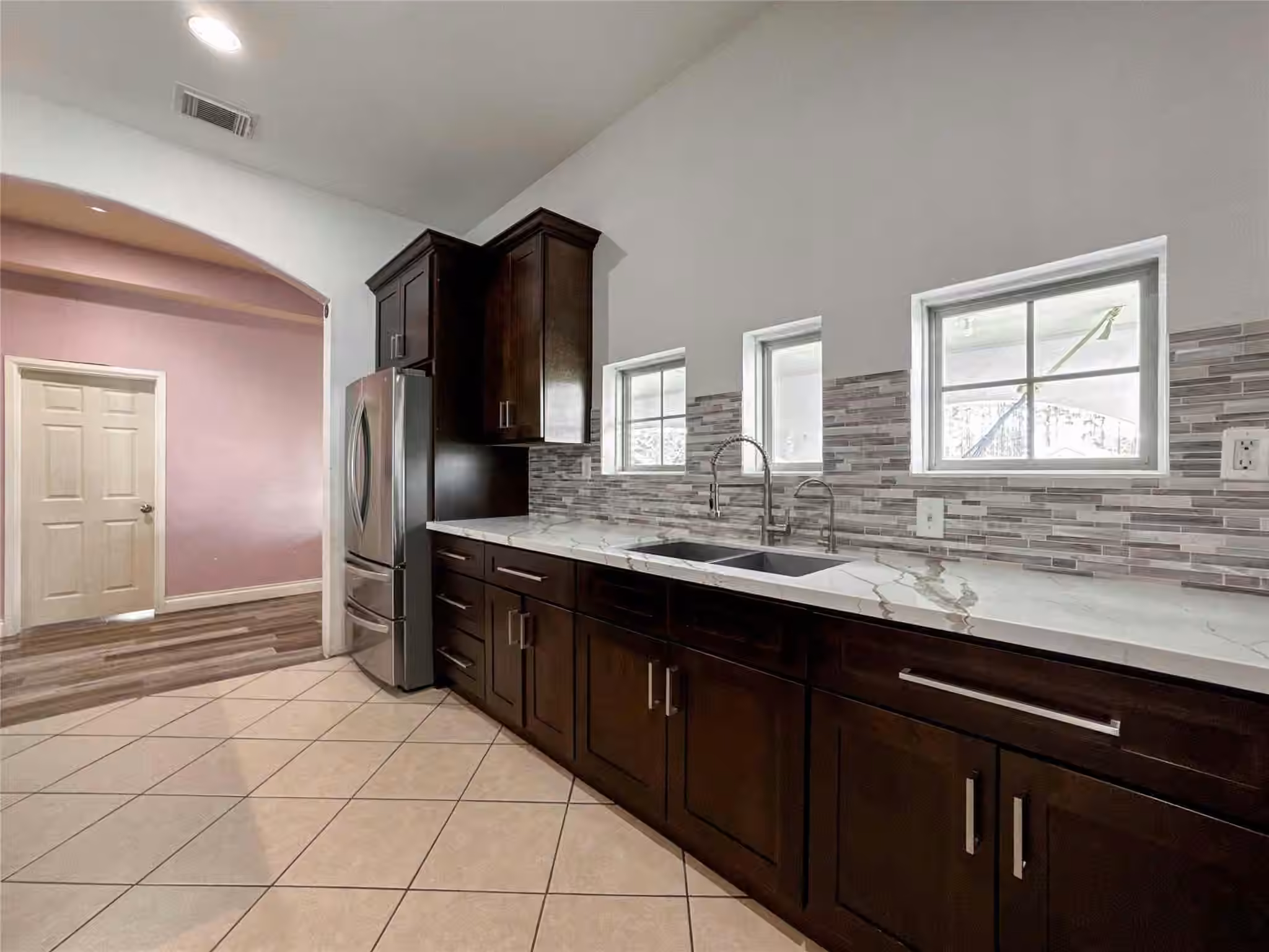 Photo 5 of 1060 County Road 5021, Cleveland, TX
