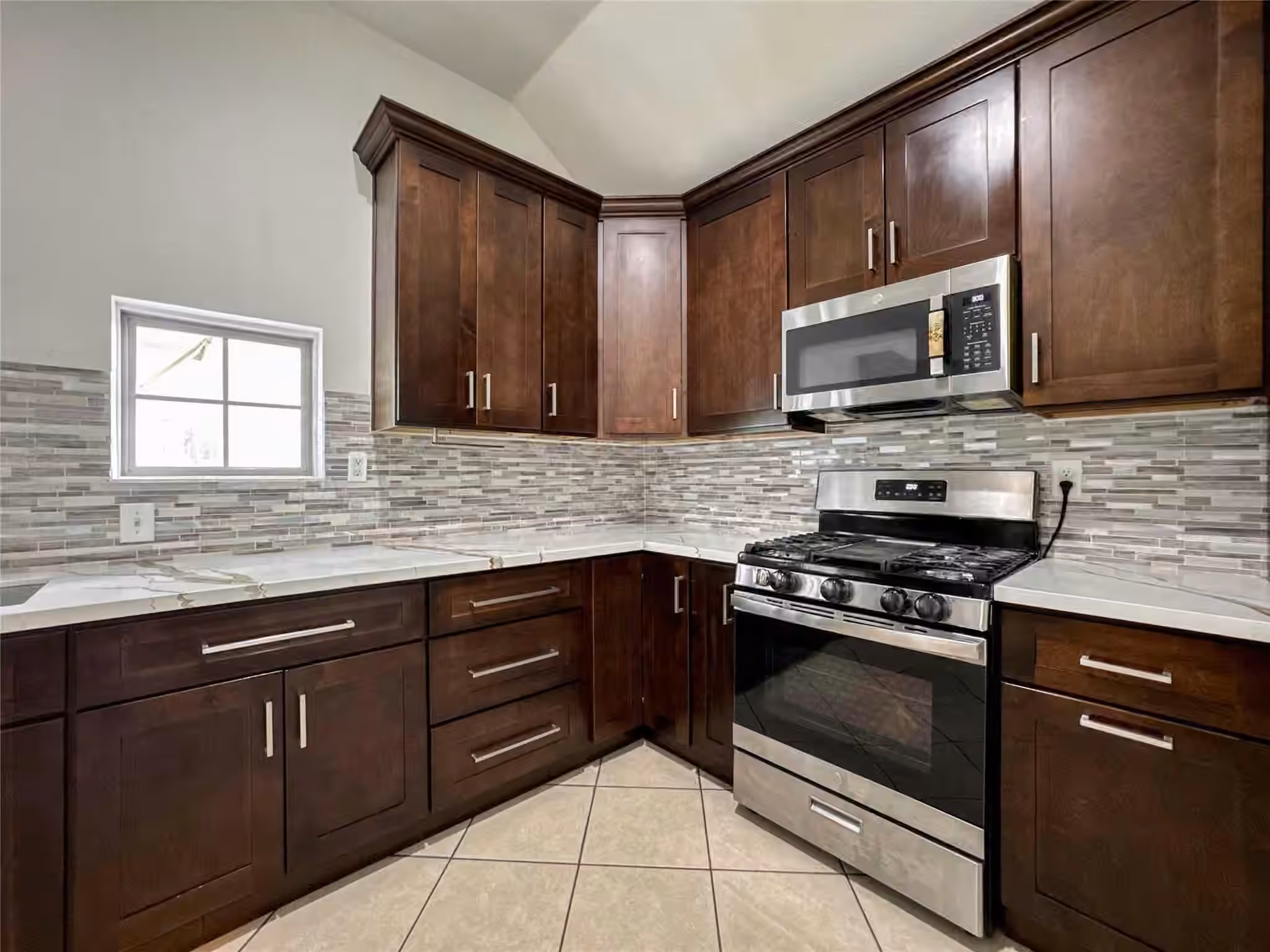 Photo 7 of 1060 County Road 5021, Cleveland, TX