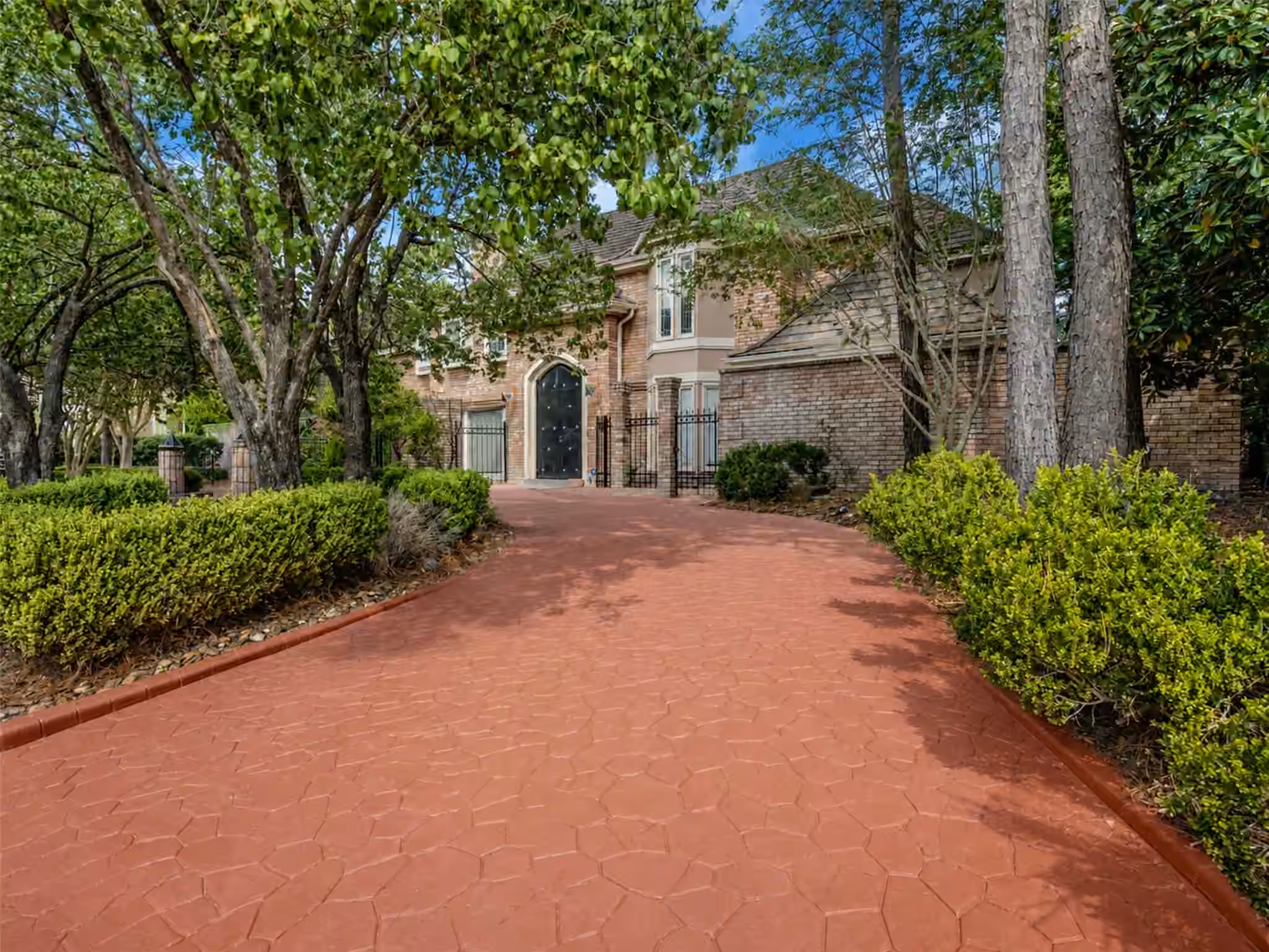 Photo 2 of 2819 Cedar Woods Place, Houston, TX