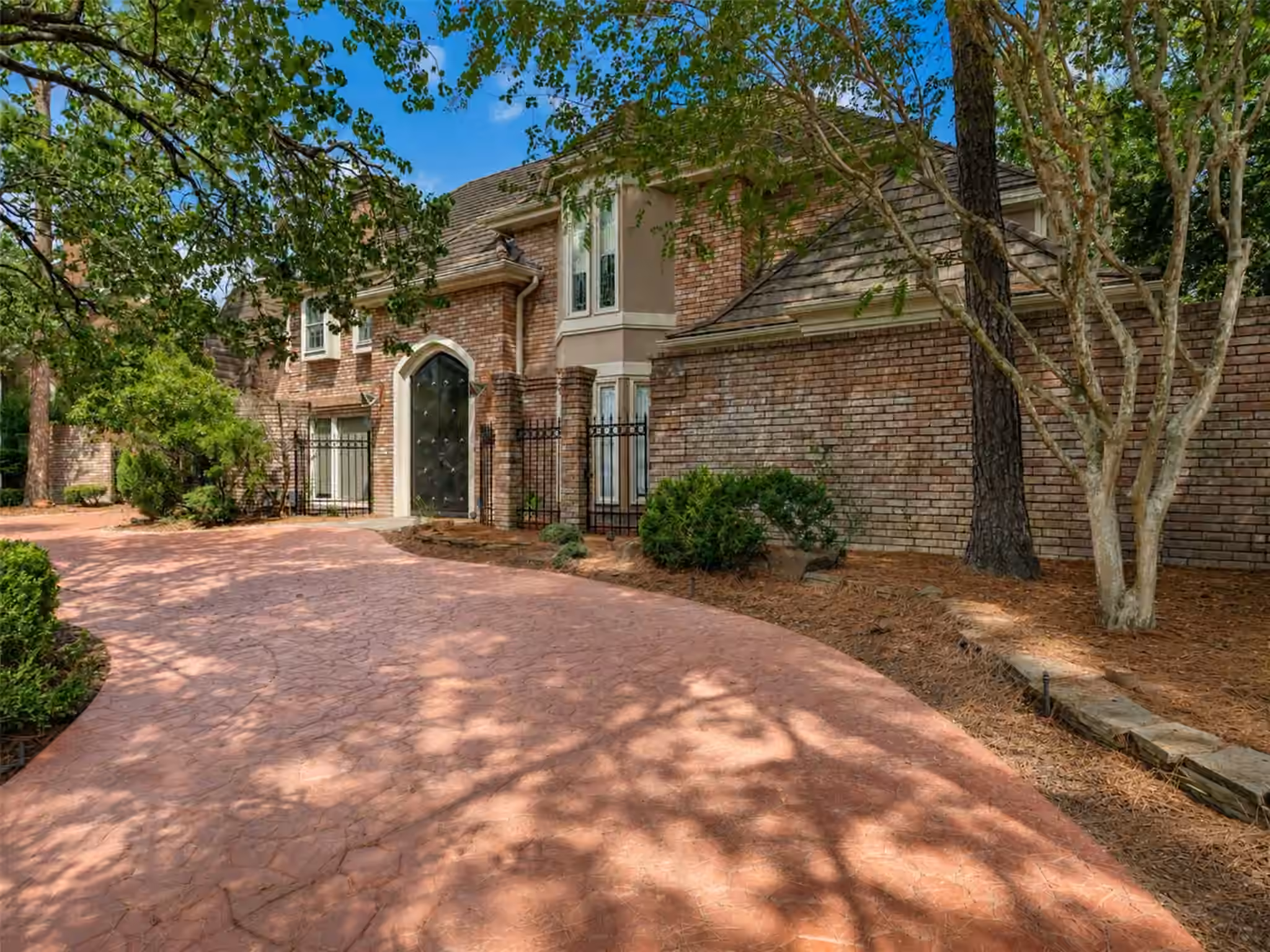 Photo 3 of 2819 Cedar Woods Place, Houston, TX