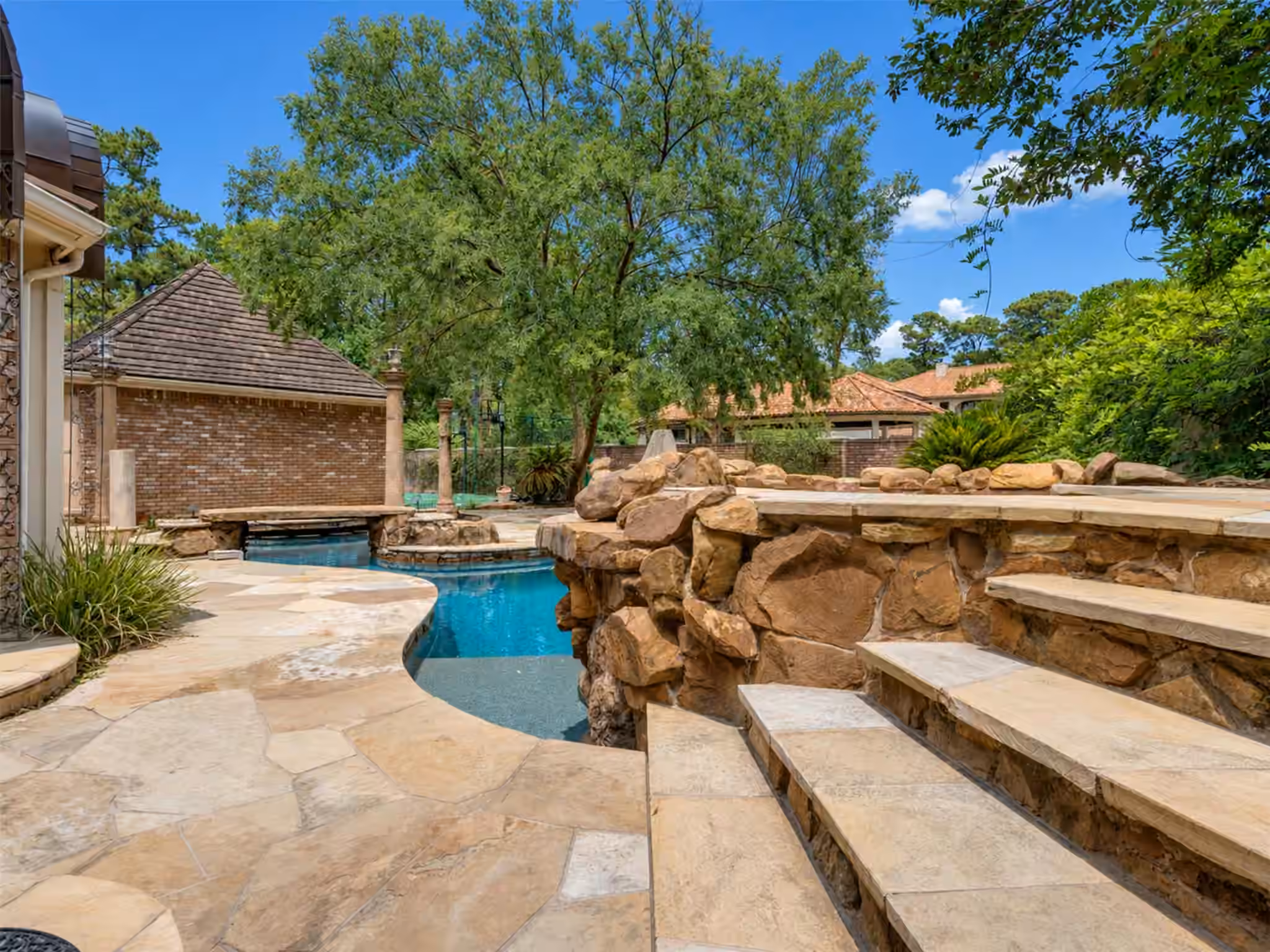 Photo 7 of 2819 Cedar Woods Place, Houston, TX