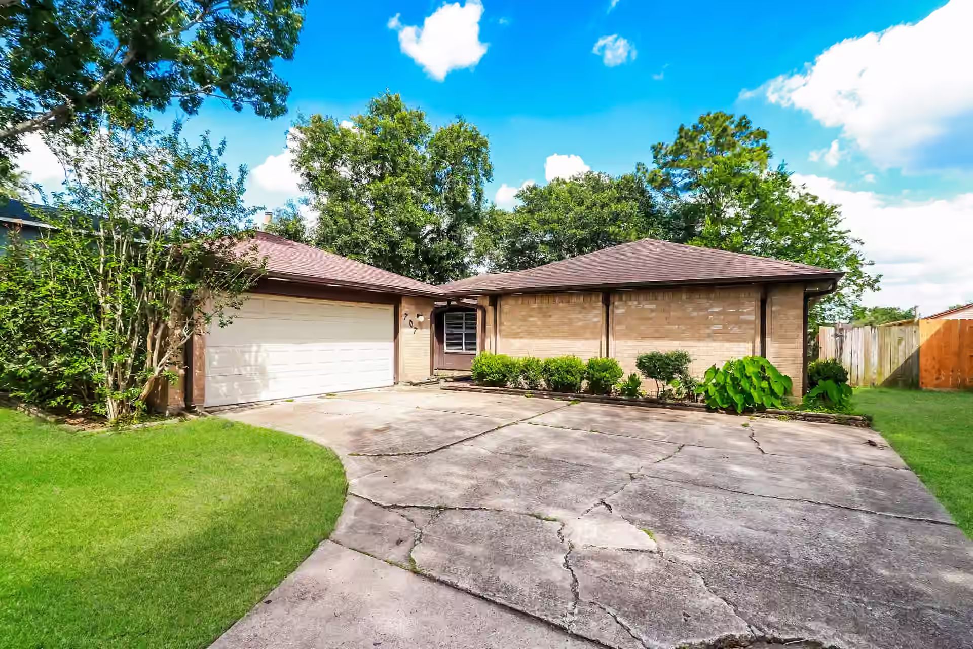 Photo of 707 Brookford Drive, Missouri City, TX 77489
