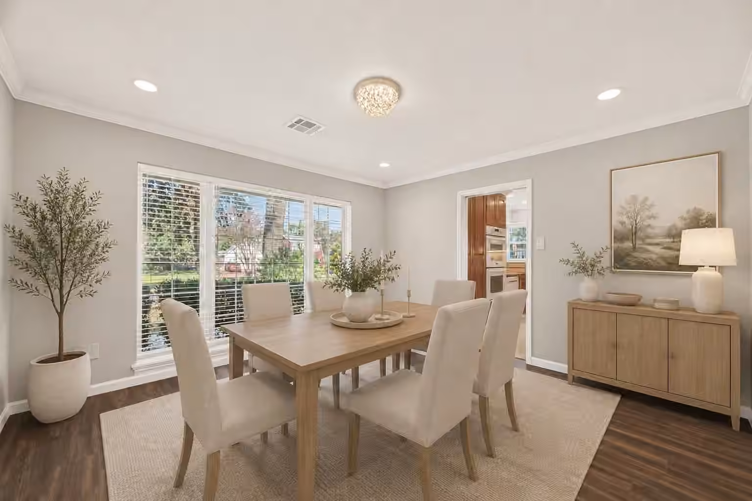 Photo 5 of 418 N Wilcrest Drive, Houston, TX