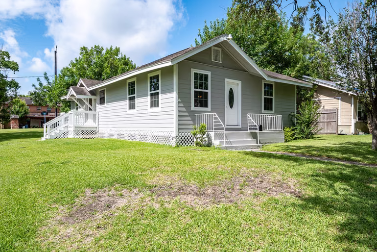 Photo 4 of 3201 Iowa Street, Baytown, TX