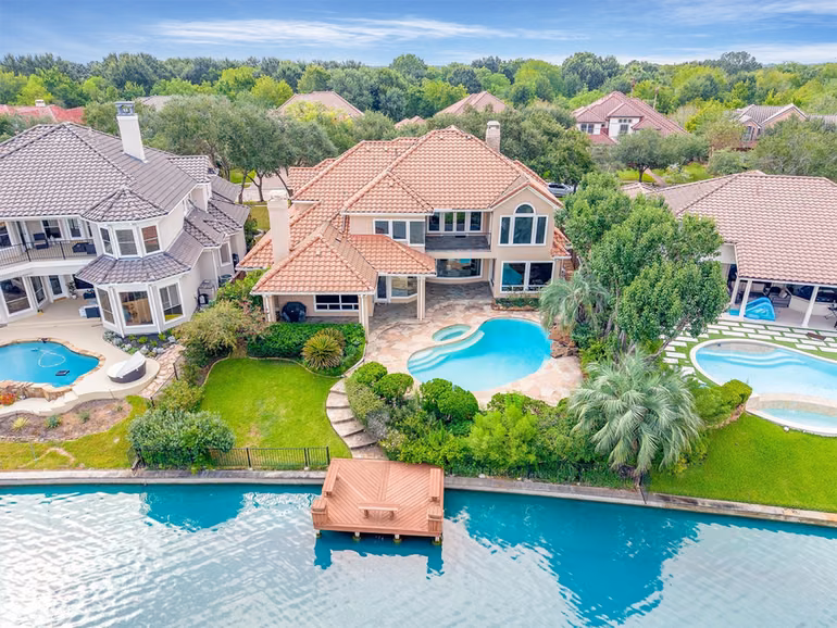 Photo of 19006 Windsor Lakes Drive, Houston, TX
