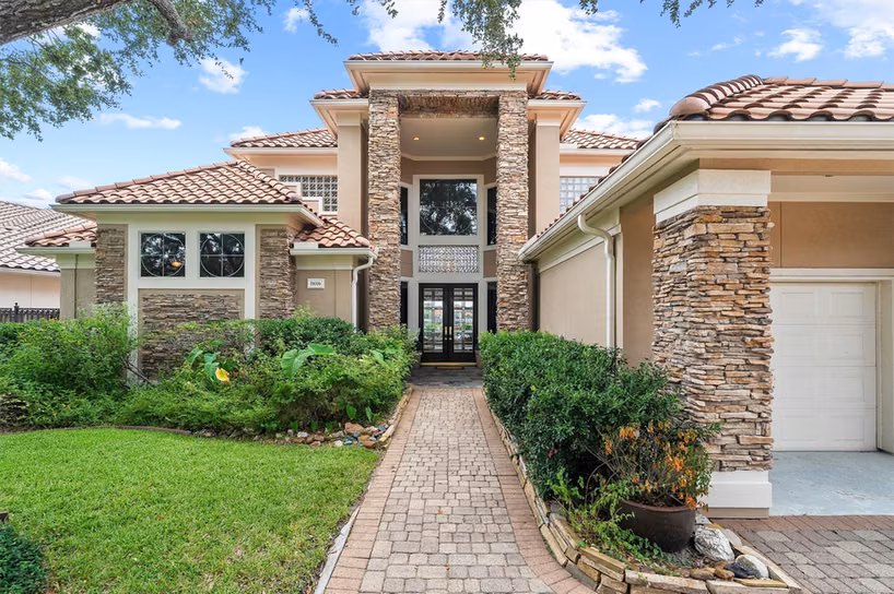 Photo 3 of 19006 Windsor Lakes Drive, Houston, TX