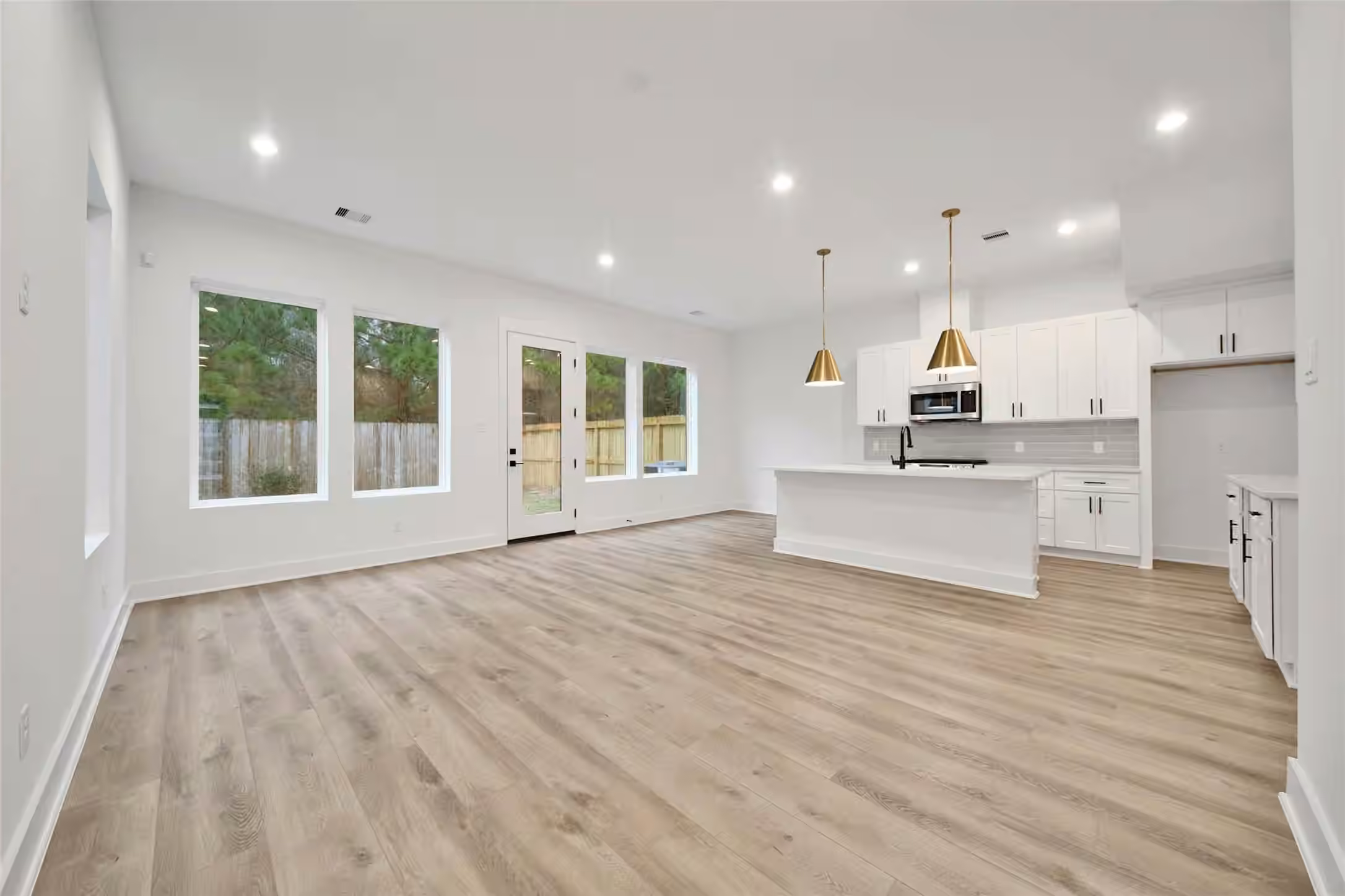 Photo 5 of 7625 Inwood Grove Lane, Houston, TX