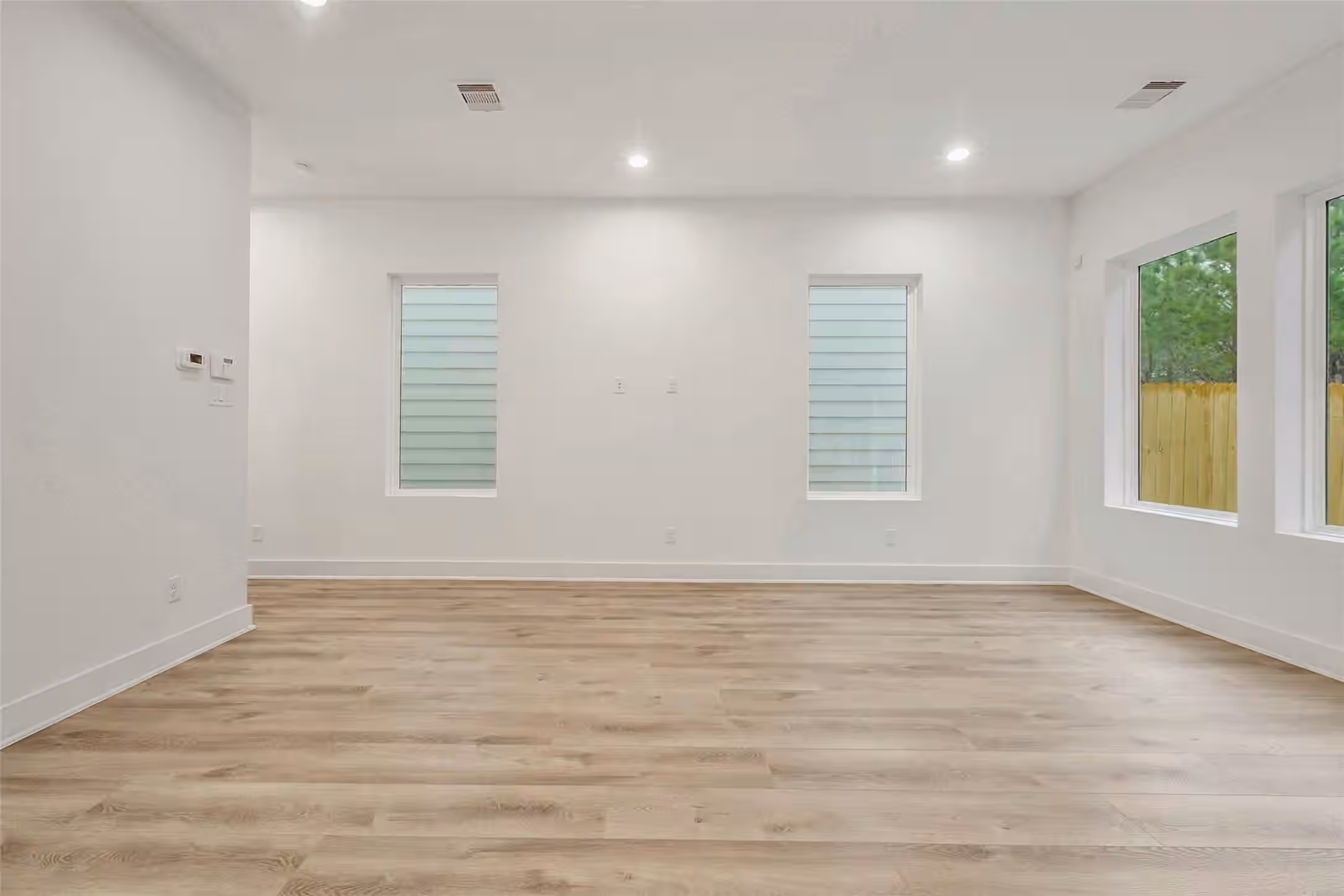 Photo 6 of 7625 Inwood Grove Lane, Houston, TX
