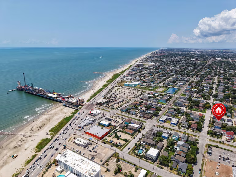 Photo 5 of 2520 Avenue P 1/2, Galveston, TX