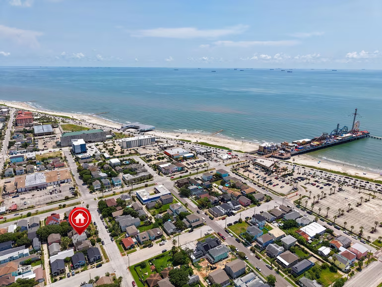 Photo 6 of 2520 Avenue P 1/2, Galveston, TX