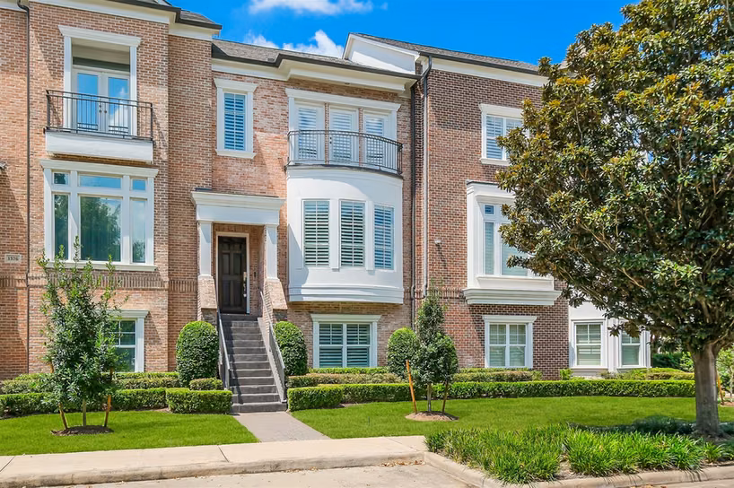 Photo 2 of 1374 Lake Pointe Parkway, Sugar Land, TX