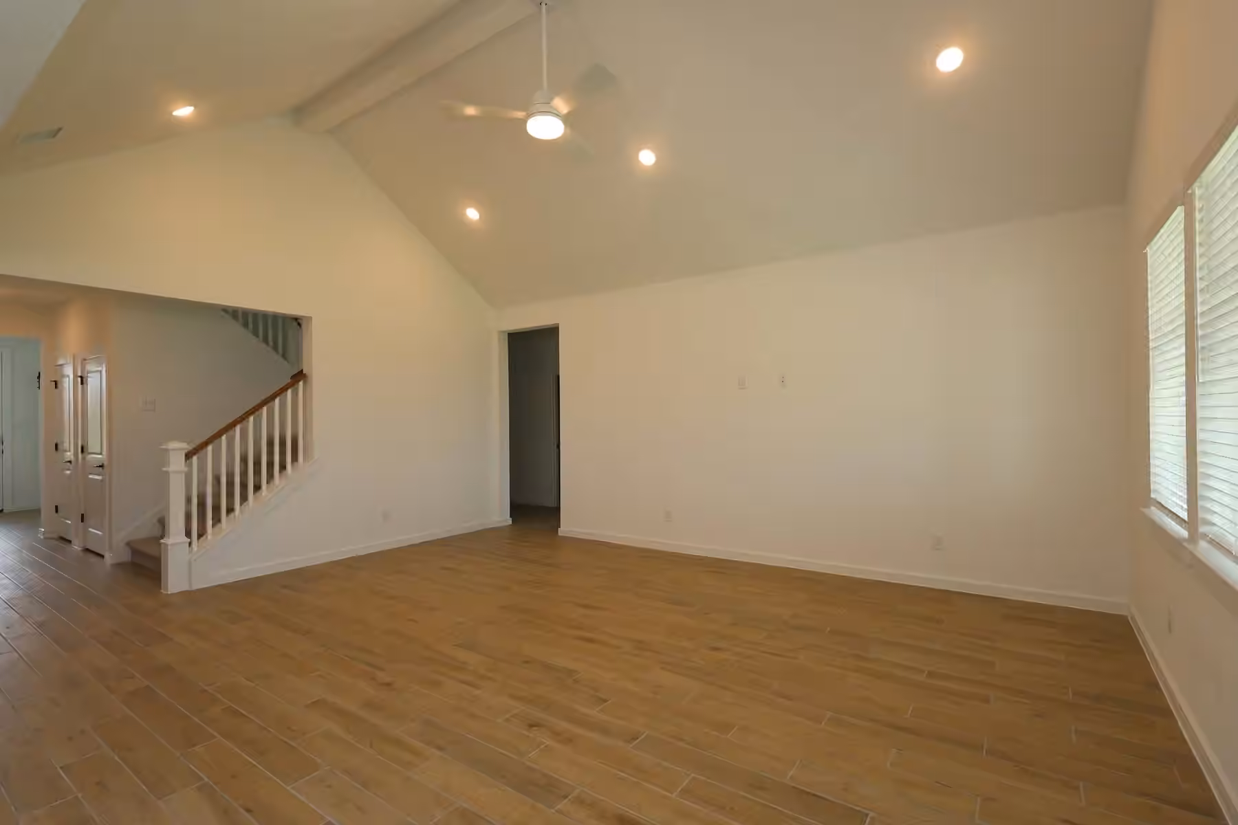 Photo 5 of 12111 Upper Meadows Avenue, Mont Belvieu, TX