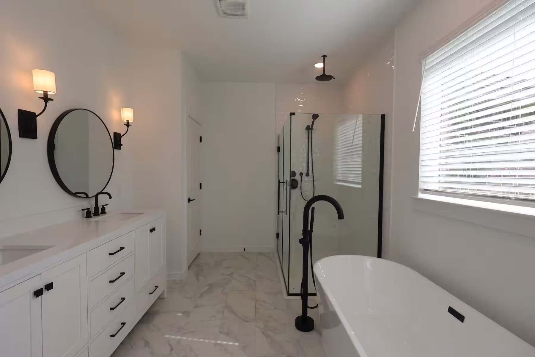 Photo 7 of 12111 Upper Meadows Avenue, Mont Belvieu, TX