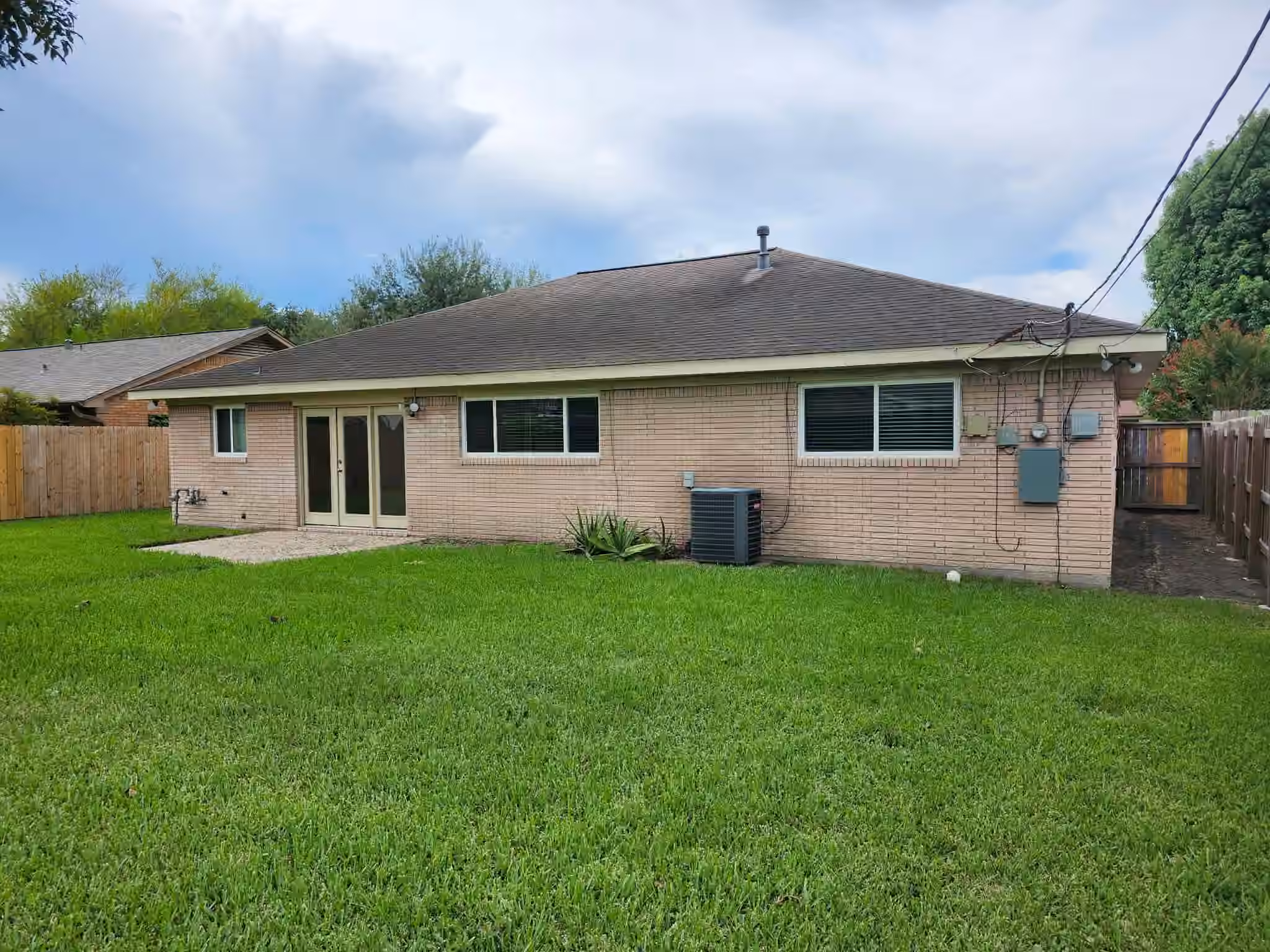 Photo 2 of 1127 Mosher Lane, Houston, TX