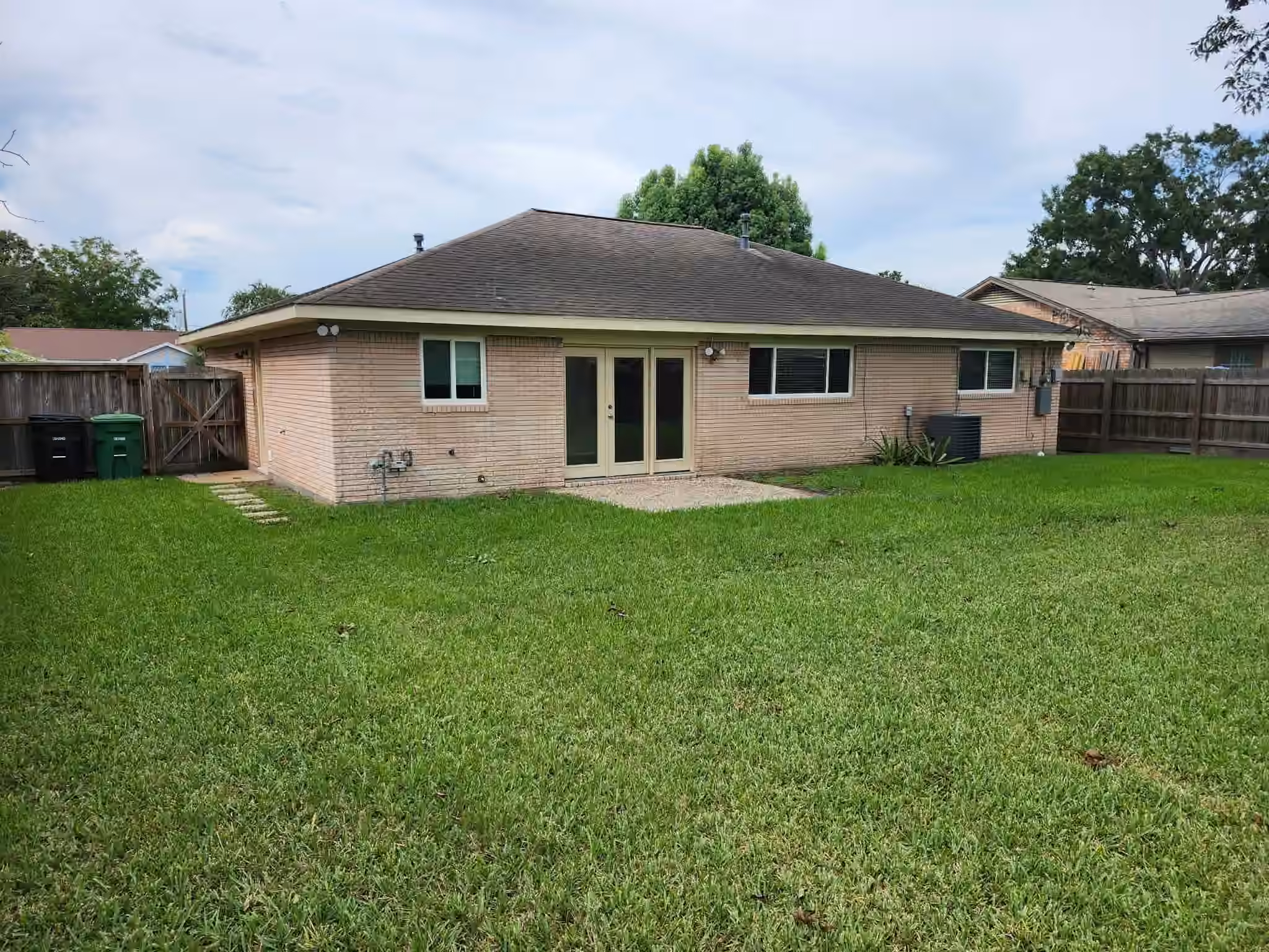 Photo 3 of 1127 Mosher Lane, Houston, TX