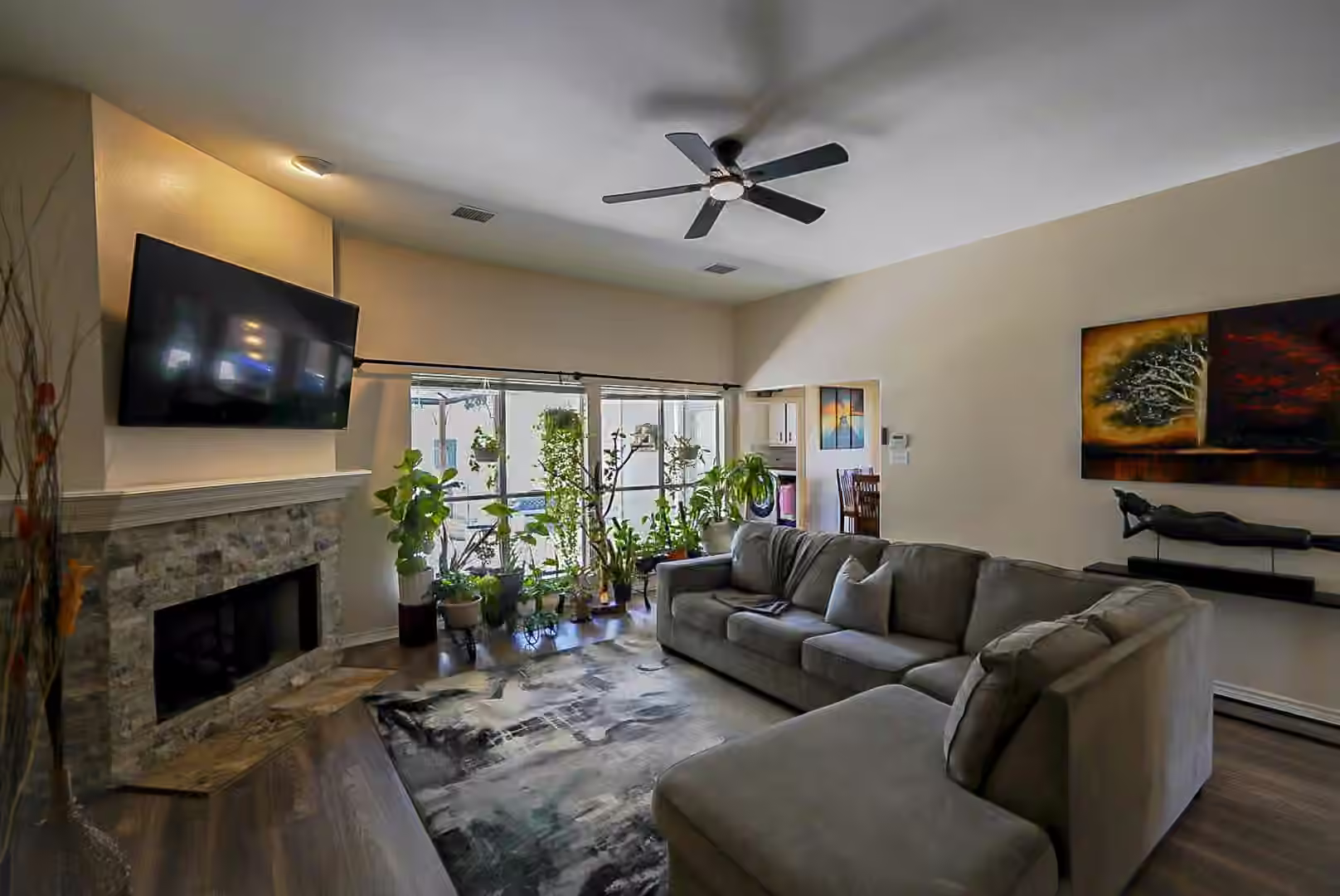 Photo 5 of 200 Canterbury Drive, Conroe, TX